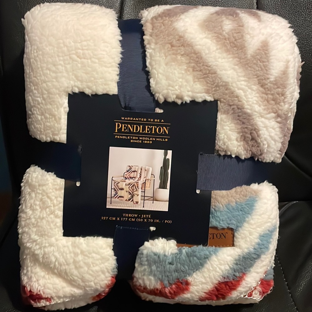 Brand new Pendleton Sherpa throw- cream